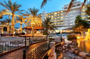 Гостиница Radisson Blu Hotel & Resort Al Ain