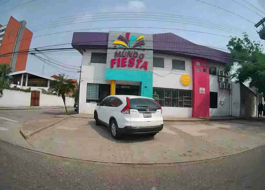 Gift and souvenir shop Mundo Fiesta, Santa Cruz de la Sierra, photo