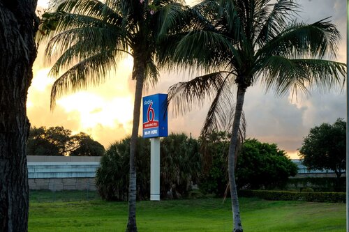 Гостиница Studio 6 West Palm Beach, Fl в Уэст-Палм-Бич