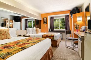 Гостиница Hometown Inn & Suites Jacksonville - Butler Blvd. Southpoint