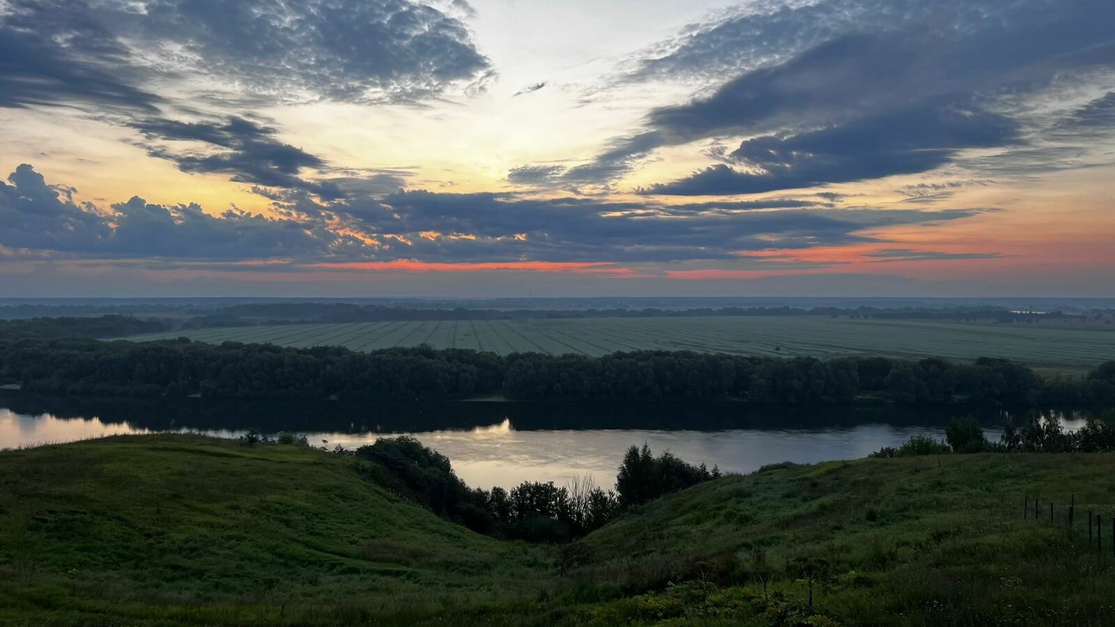 Фото River House