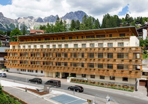 Гостиница Radisson Residences Savoia Palace Cortina d’Ampezzo в Кортина-д`Ампеццо