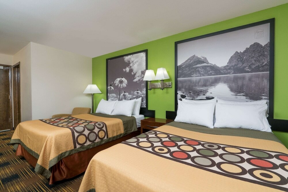 Фото Super 8 by Wyndham Rochester Mayo Clinic Area