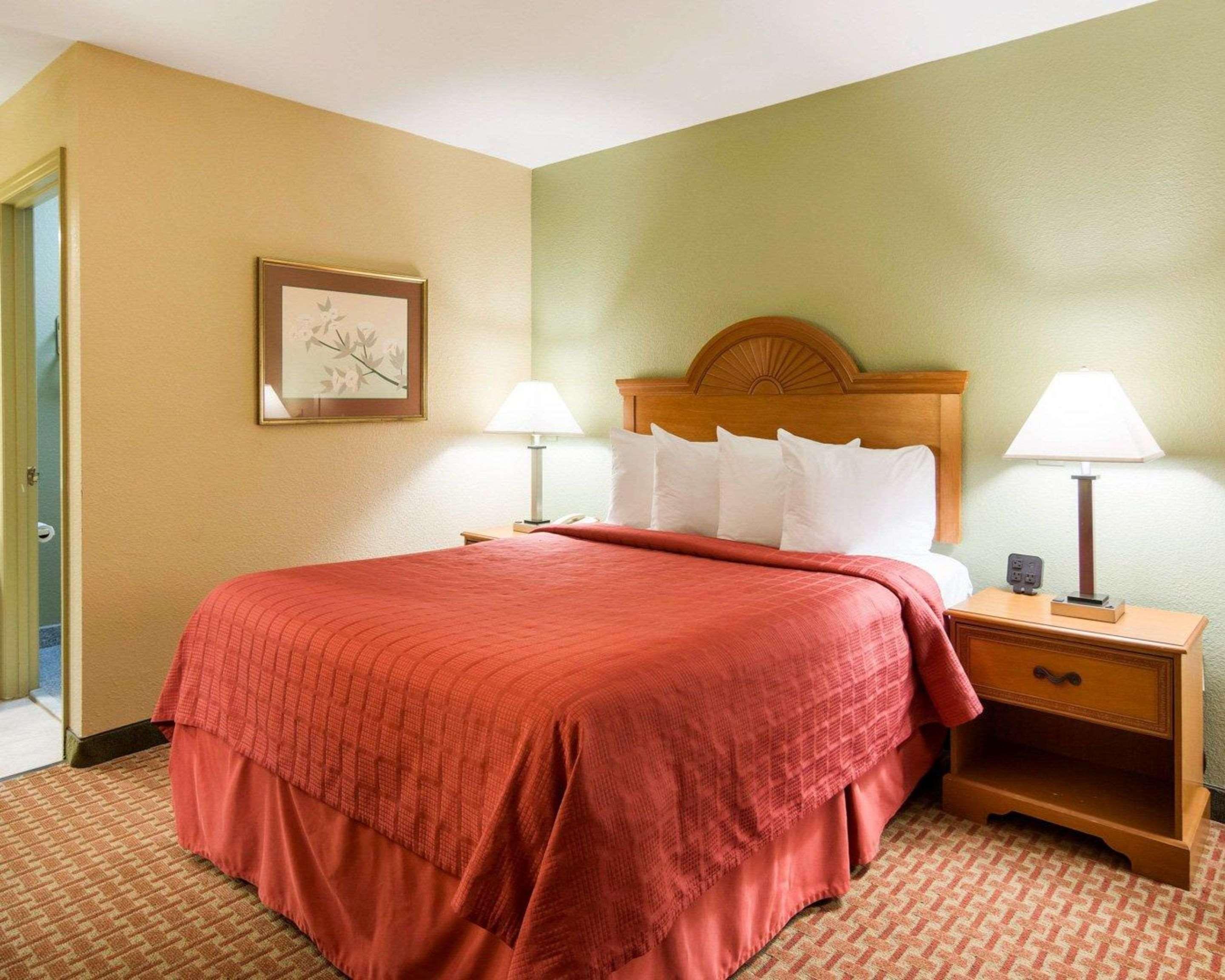 Фото Quality Inn South Hill I-85