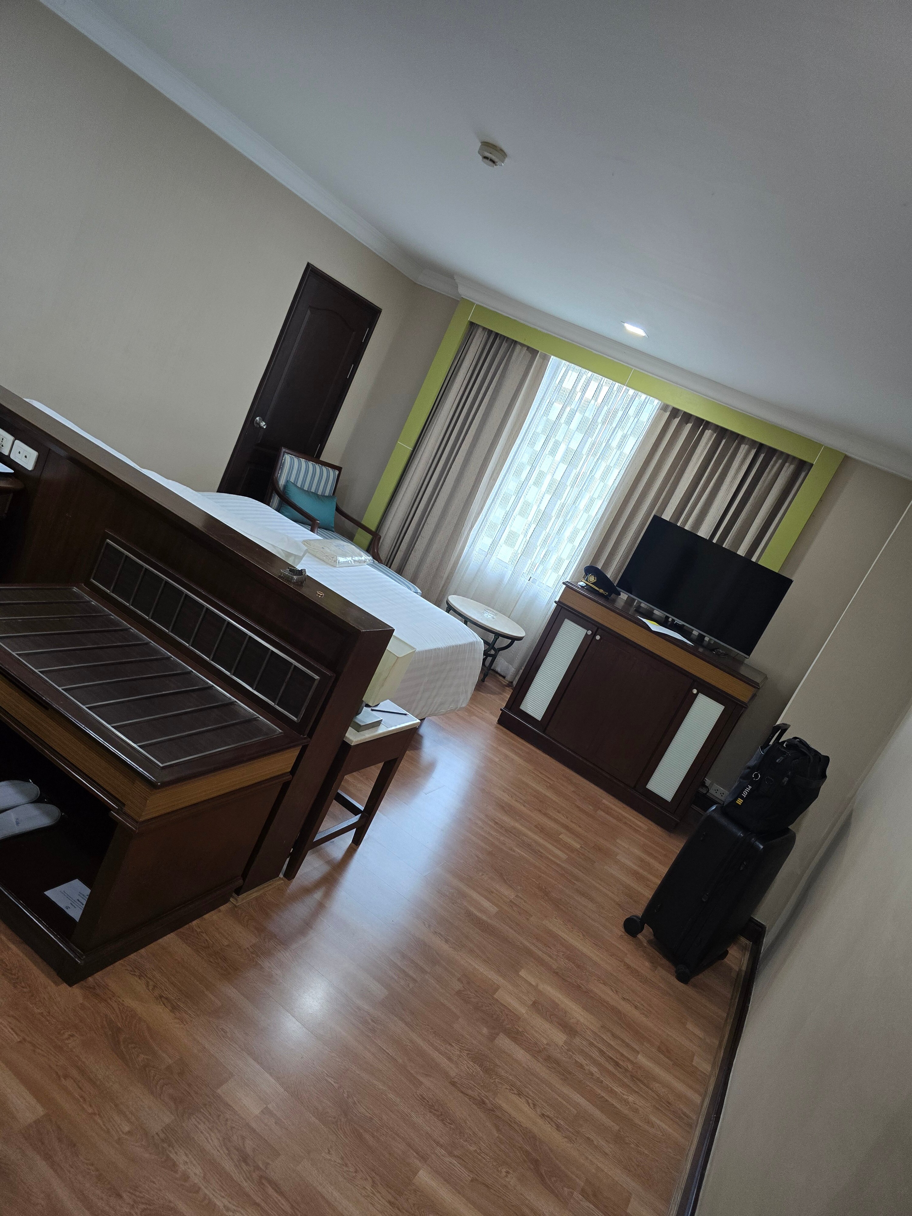 Фото Golden Tulip Sovereign Hotel