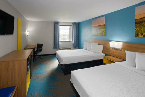 Гостиница Days Inn & Suites by Wyndham Northwest Indianapolis
