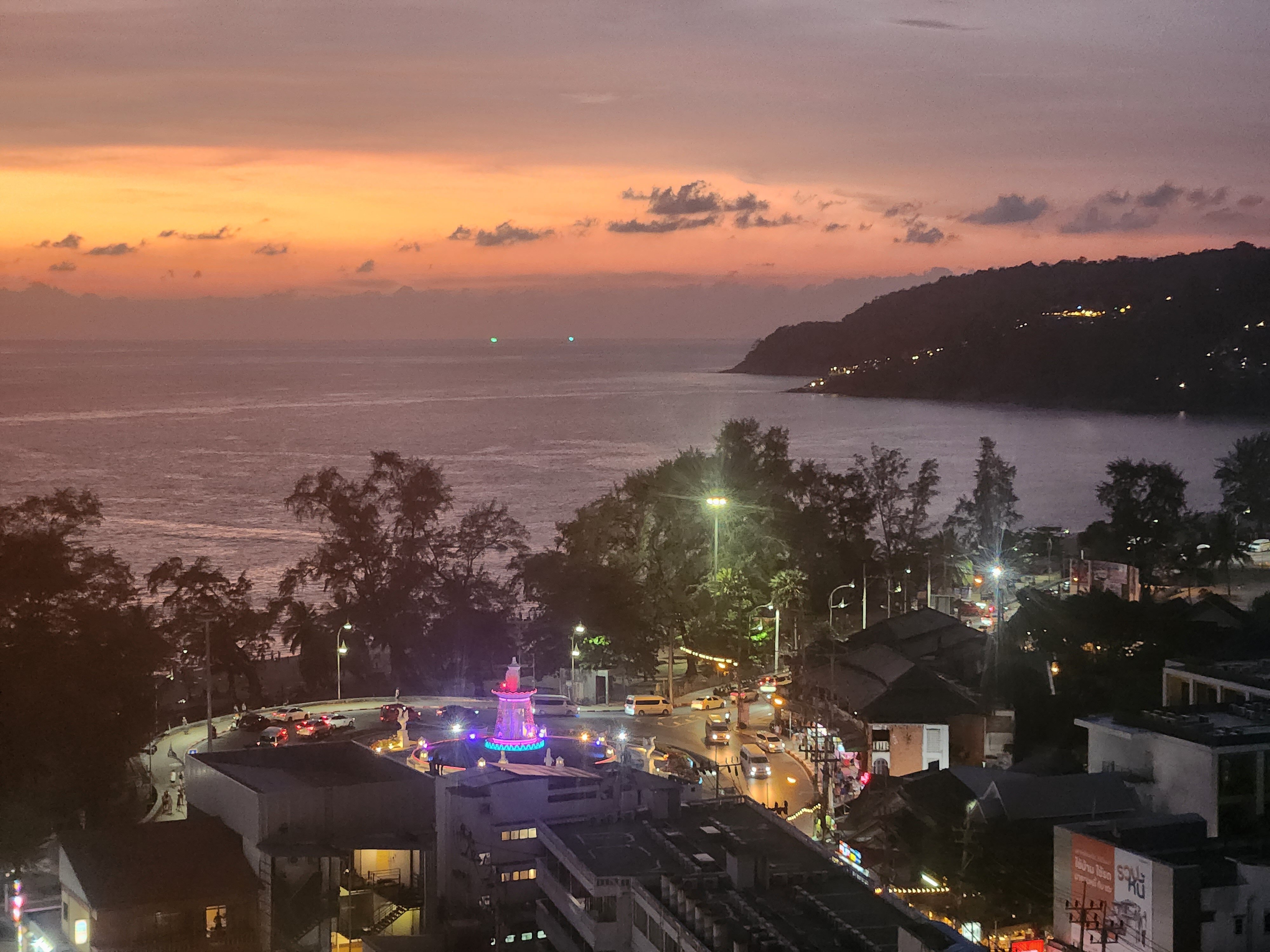 Фото Waterfront Suites Phuket by Centara