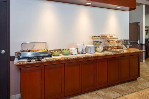 Гостиница Quality Inn & Suites в Летбридже