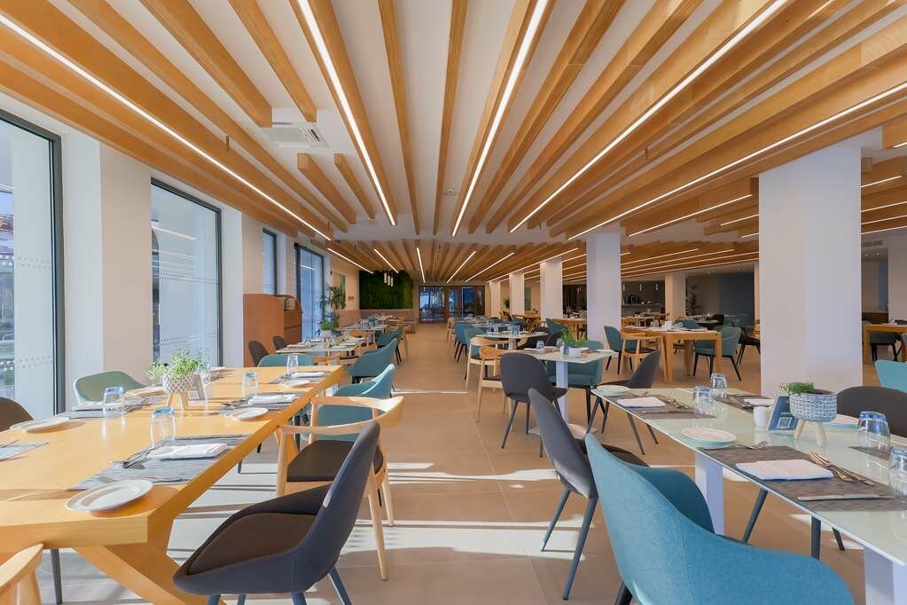 Фото Radisson Beach Resort Larnaca