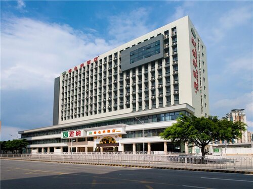 Гостиница Vienna Hotel Shenzhen Longgang Xiashuijing Subway Station Branch в Шэньчжэне