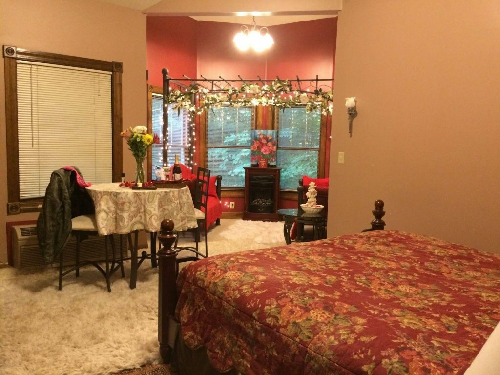 Spruce Hill Inn Cottages Gostinica Ssha Ogajo Mensfild 3230