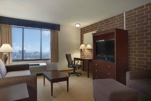 Гостиница Best Western Plus Executive Residency Waterloo & Cedar Falls в Ватерлоо