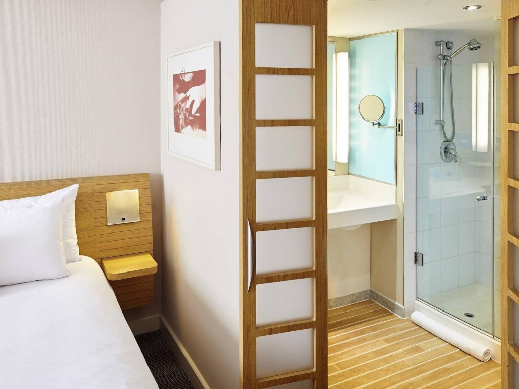 Фото Delta Hotels Toronto Mississauga