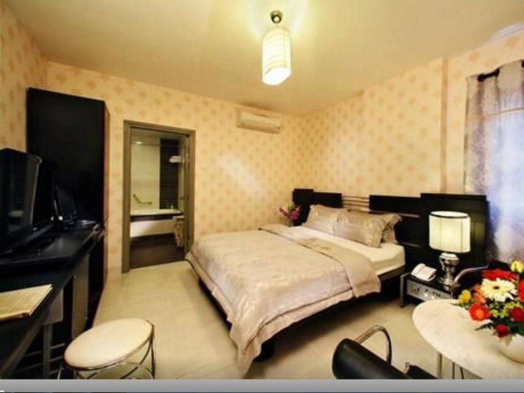 Фото A&em - The Petit Hotel