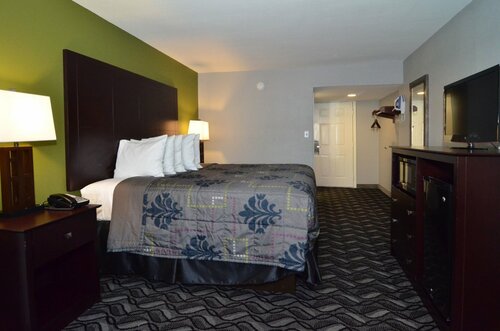 Гостиница Rodeway Inn & Suites Downtown North