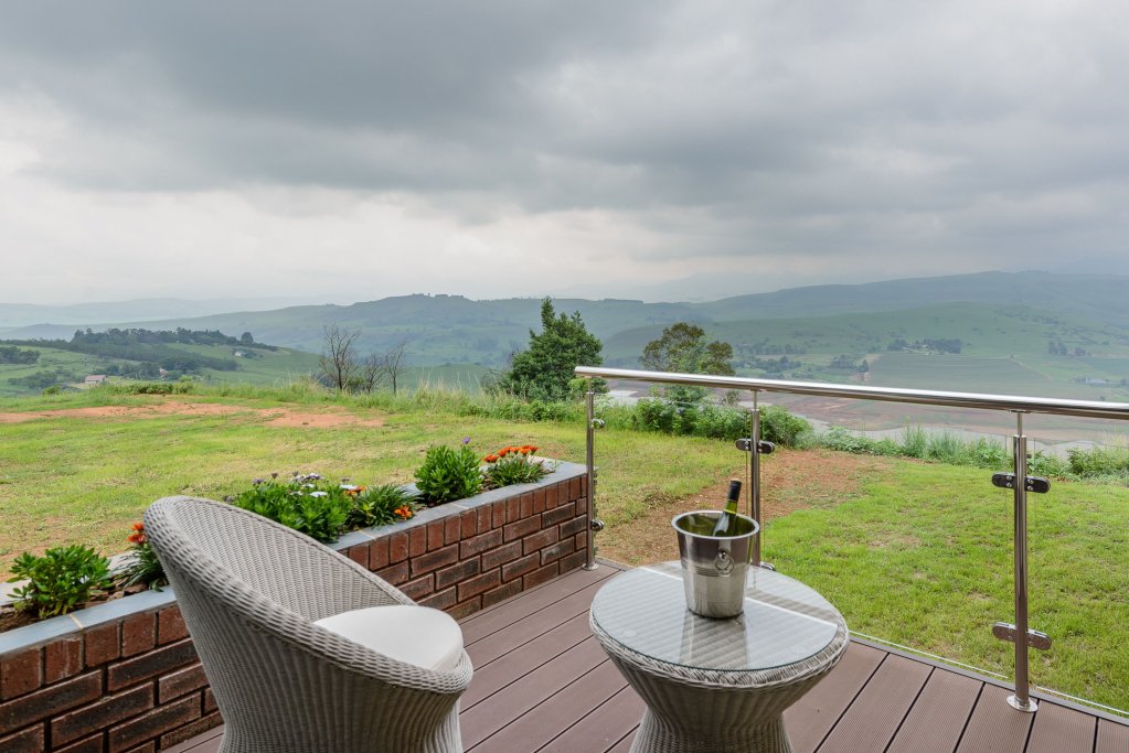 Фото Cayley Mountain Resort