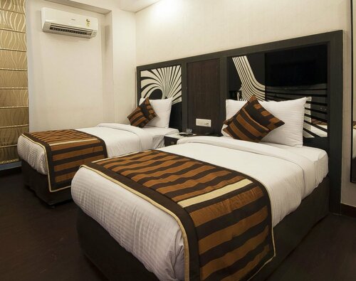 Гостиница Hotel Pitrashish Premium в Дели