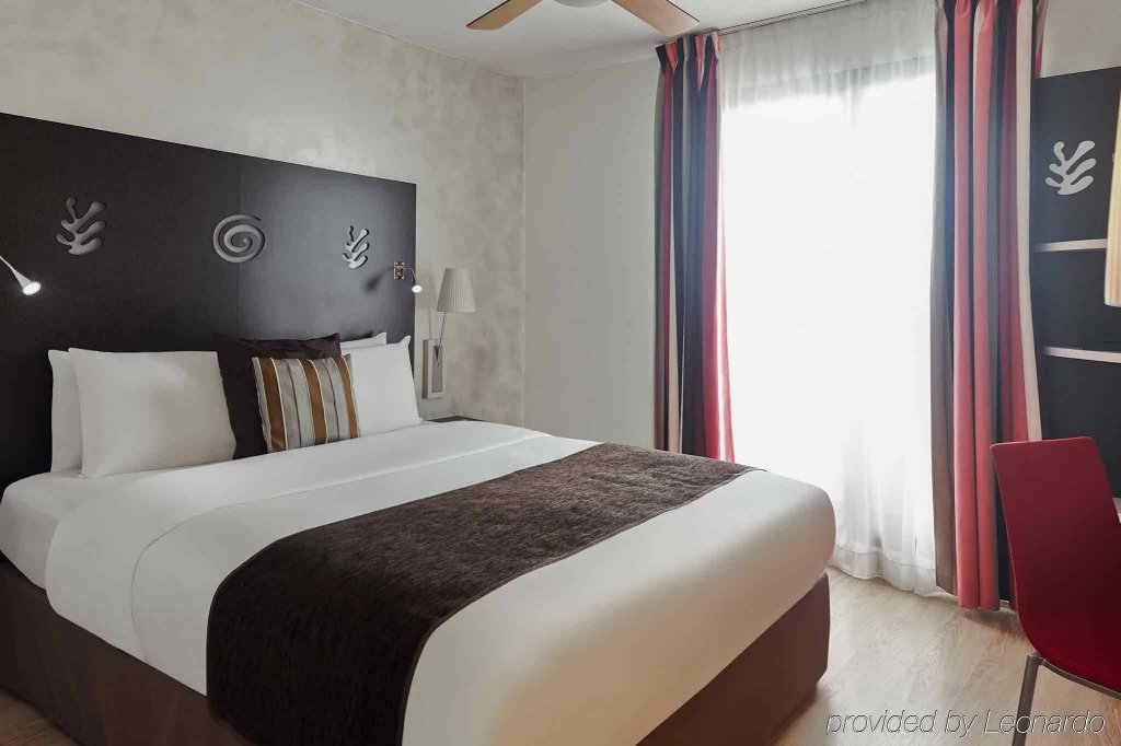 Фото Отель Mercure Hyeres Centre