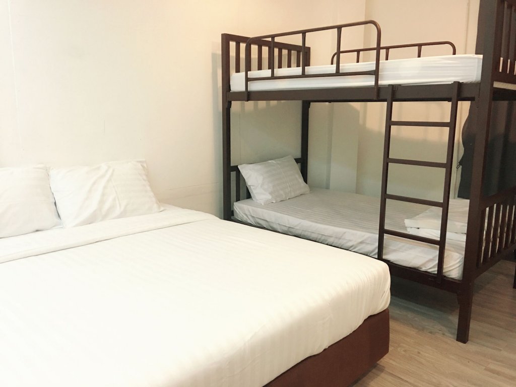 Фото The Rabbits Hole Hostel