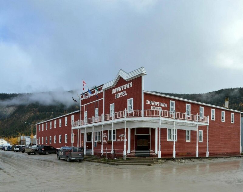 Гостиница Canadas Best Value Inn Downtown Hotel Dawson City в Доусоне