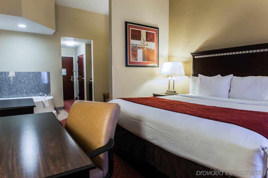 Фото Comfort Inn & Suites Maingate South