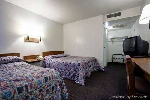 Гостиница Travelodge by Wyndham Grand Rapids North в Гранд-Рапидс