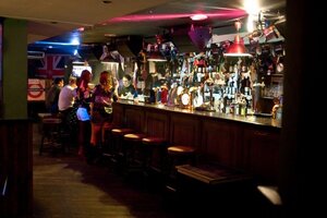 The Bell Pub (Yablonevaya alleya, 2) ، حانة، بار