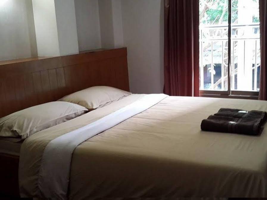 Фото White Orchid Inn Nana 2