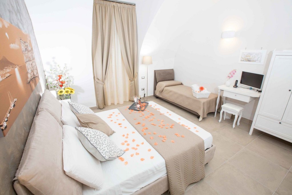 Фото Chiaia Suites