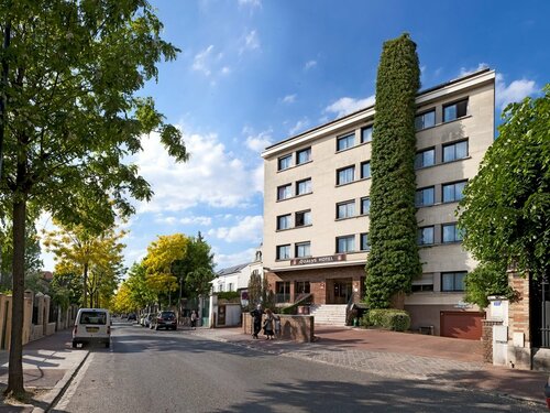 Гостиница Hotel Albert 1er в Нантере