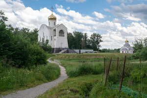 Church of Martyrs Adrian and Natalia in Staro-Panovo (Saint Petersburg, Krasnoselskiy District, istoricheskiy rayon Staro-Panovo, Naberezhnaya Street, 45) ، كنيسة أرثوذكسية