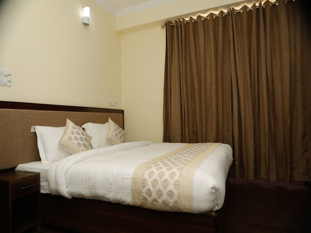 Фото Oyo 11490 Hotel Royal Hill