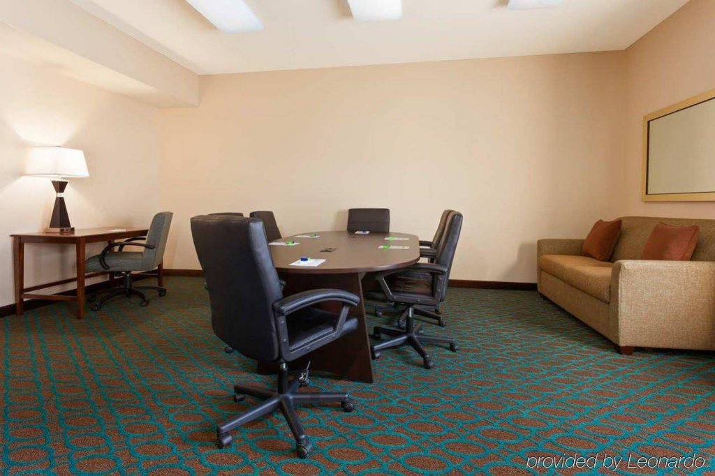 Фото Hampton Inn Franklin/Milford