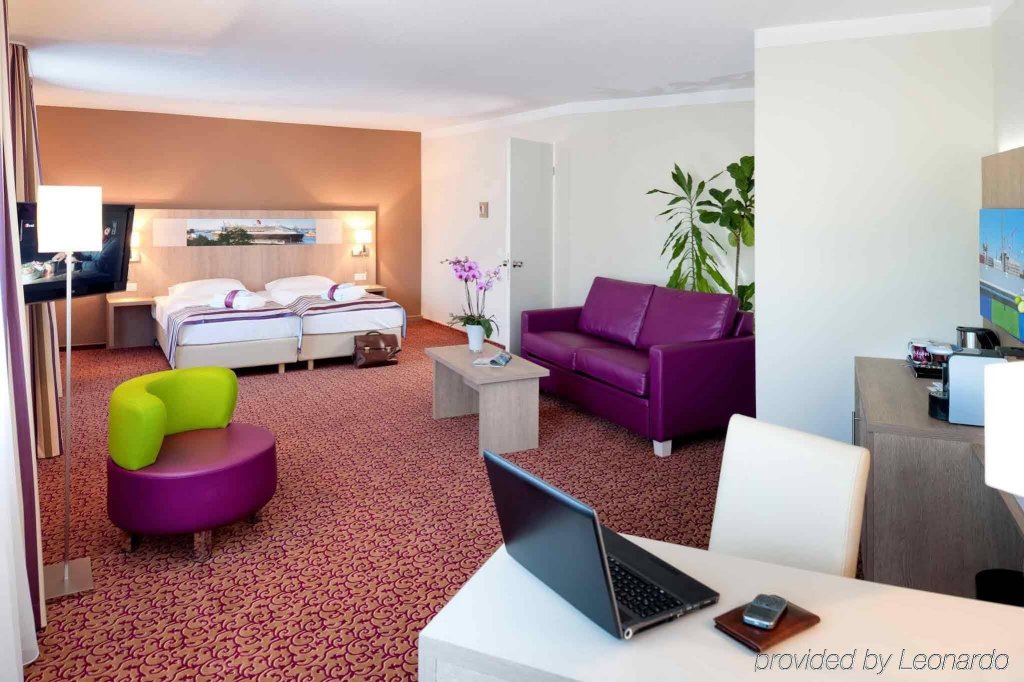 Фото Mercure Hotel Hamburg am Volkspark