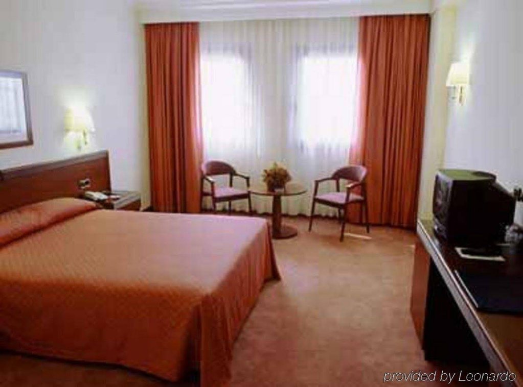 Фото Hotel Santiago Plaza Affiliated by Meliá