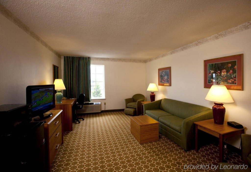 Фото Baymont by Wyndham Mackinaw City