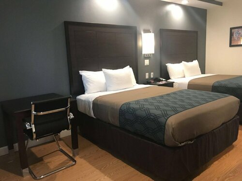 Гостиница Econo Lodge Inn & Suites Houston Willowbrook