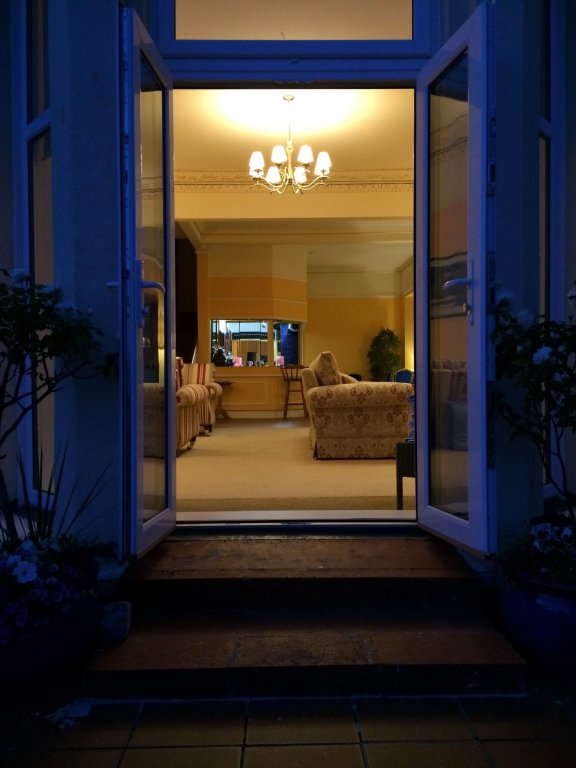 Фото Crofton House Hotel