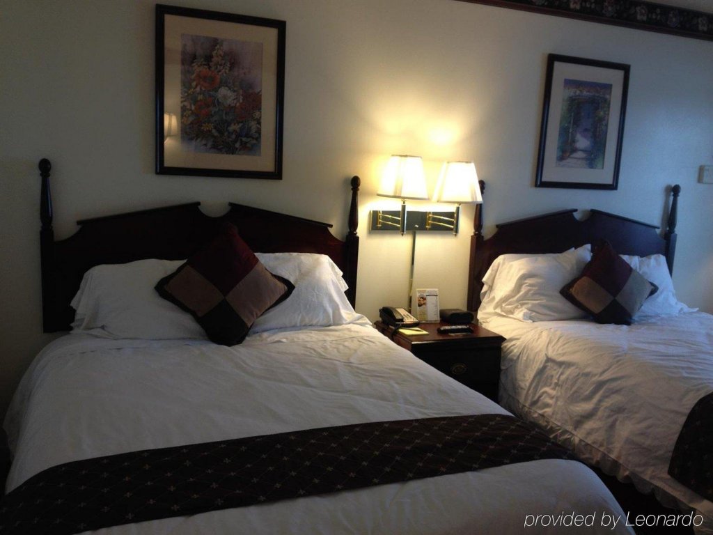 Фото Chalet Motel Mequon