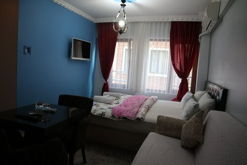 Гостиница Taksim Pera Suites And Residence в Бейоглу