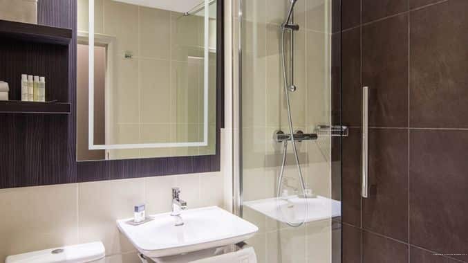 Фото DoubleTree by Hilton Edinburgh City Centre