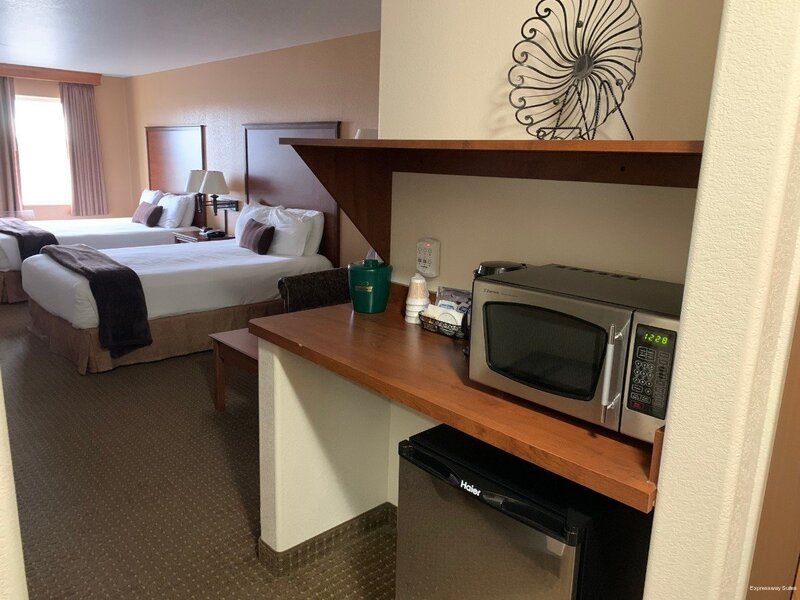 Фото Expressway Suites Fargo