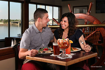 Фото Clover Island Inn