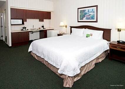 Внешний вид отеля Hampton Inn by Hilton Ottawa в Оттаве, фото 4