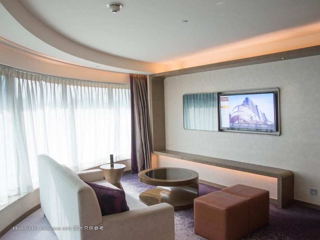 Фото Royal Plaza Hotel