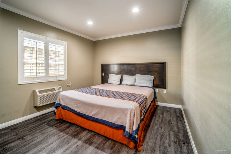 Фото Regency Inn & Suites