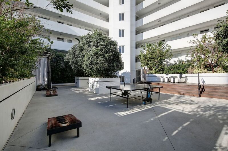 Фото Hotel Shangri La Santa Monica