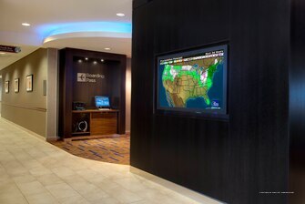 Фото Courtyard Madison East