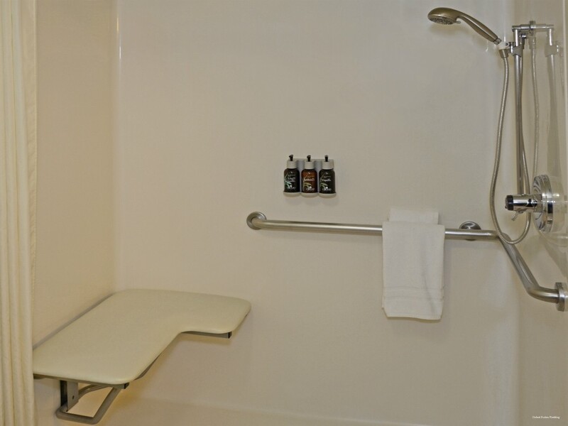 Фото Oxford Suites Redding