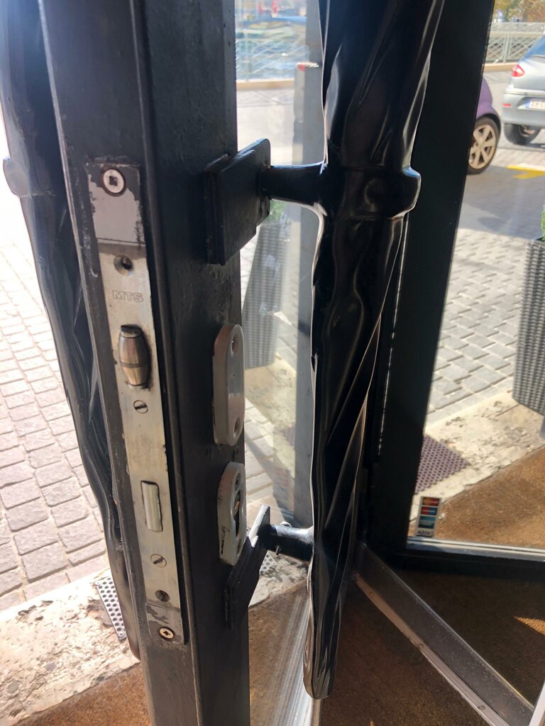 Установка, ремонт и вскрытие замков Serrurier Secours Onex, Кантон Женева, фото